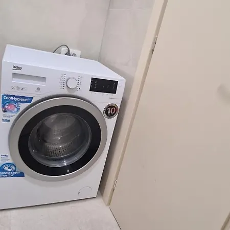 Luxury 1 Bedroom App Center&balcony Free Parking דירה