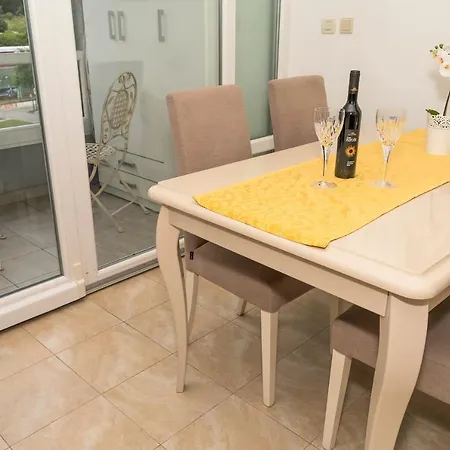 Luxury 1 Bedroom App Center&balcony Free Parking דירה ספליט