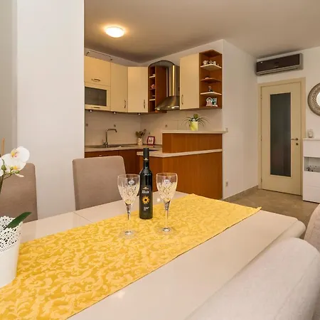 Luxury 1 Bedroom App Center&balcony Free Parking * ספליט